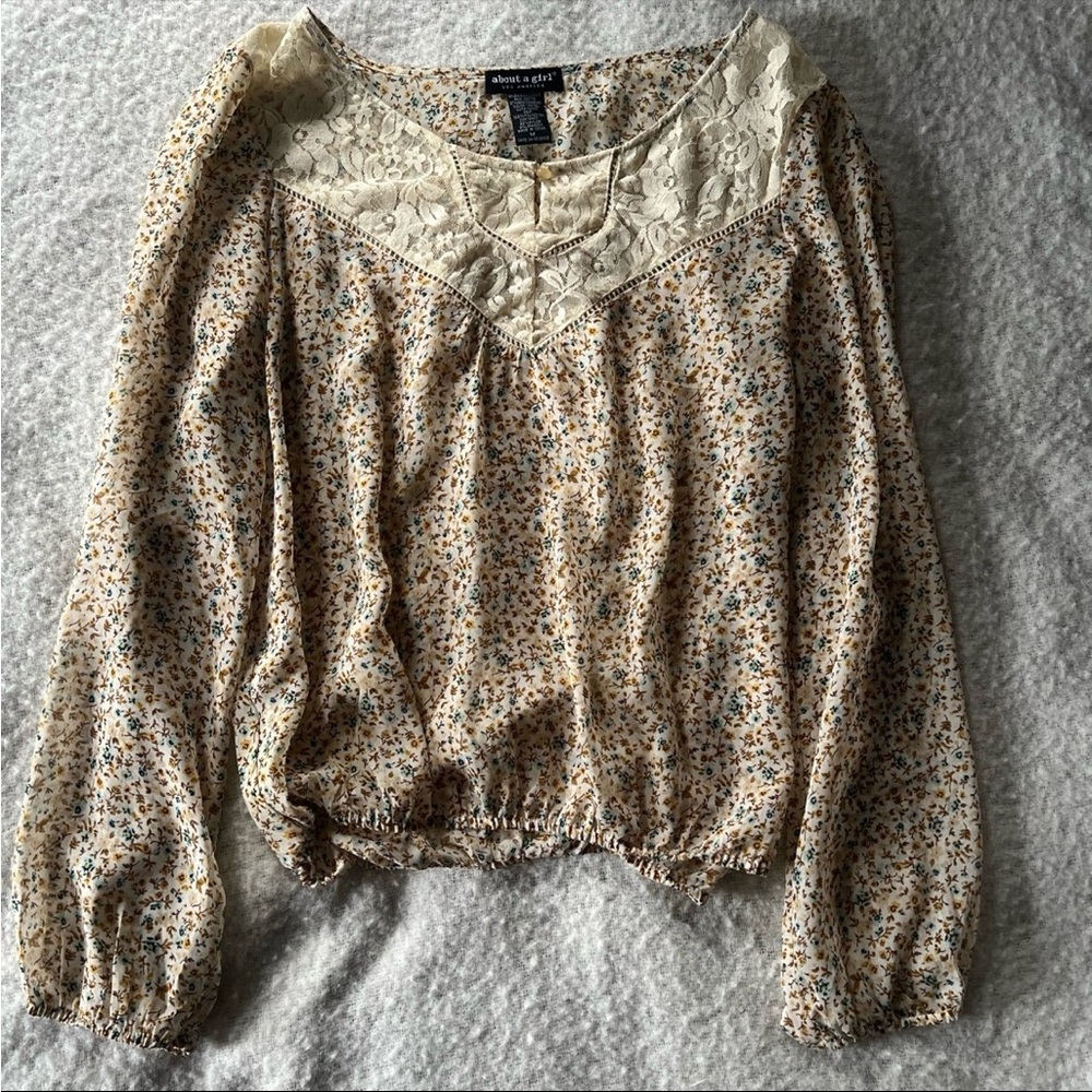About A Girl Boho Sheer Floral Top Women’s Size Medium